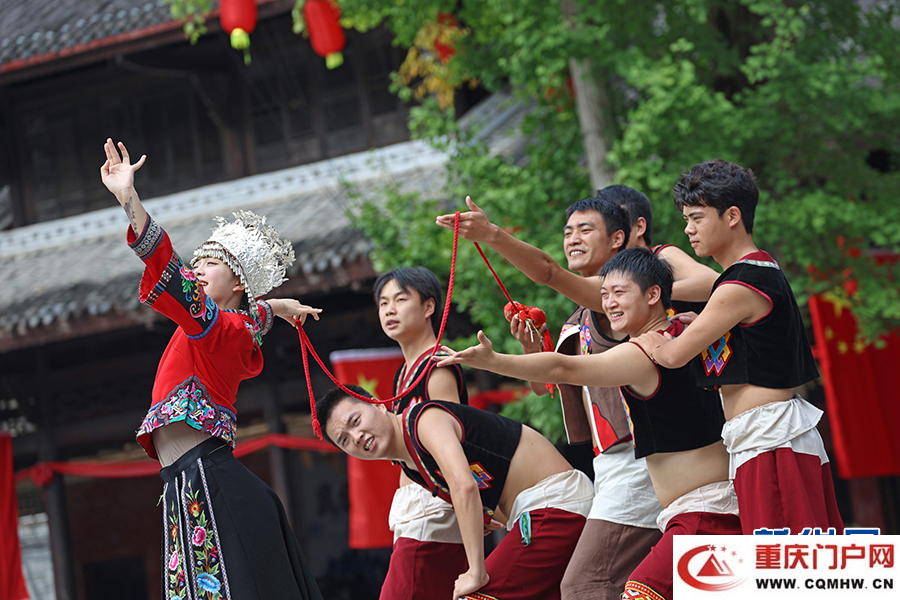 “景”上添花 文旅融合扮靓重庆“双节”假期(图2) “景”上添花 文旅融合扮靓重庆“双节”假期(2)
