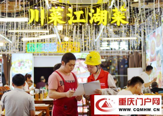 国网重庆电力:精心备战迎“双节” 多措并举保供电(图2) 国网重庆电力:精心备战迎“双节” 多措并举保供电(2)