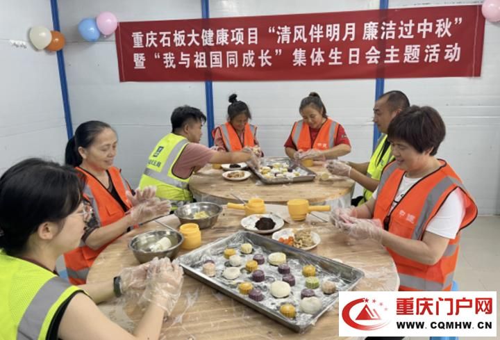 中建五局三公司组织一线建设者花样庆“双节”(图1) 中建五局三公司组织一线建设者花样庆“双节”(1)