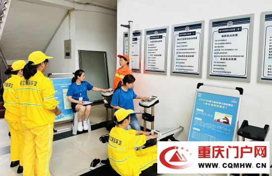 两江新区为环卫工人开展体质测定 提升健康水平(图1) 两江新区为环卫工人开展体质测定 提升健康水平(1)