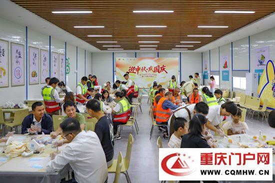 重庆:“迎中秋 庆国庆”系列活动营造浓浓的节日氛围(图1) 重庆:“迎中秋 庆国庆”系列活动营造浓浓的节日氛围(1)