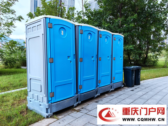 江北区环卫所:移动公厕让游客“方便”更方便(图2) 江北区环卫所:移动公厕让游客“方便”更方便(2)