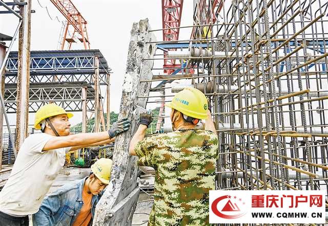 7.jpg 节后上班第一天 各行各业加油干(3)