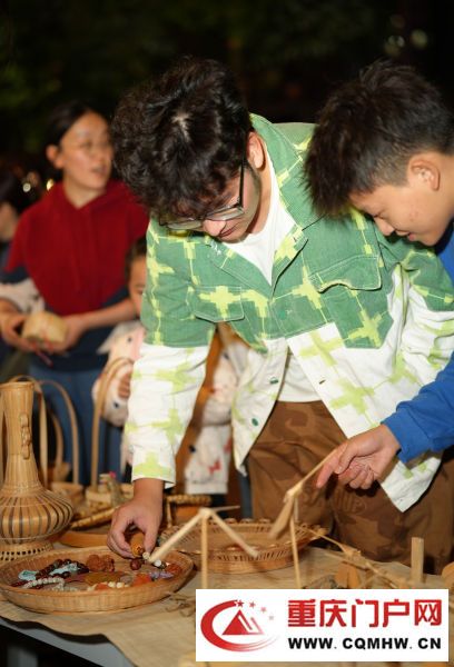 重庆文理学院打造创意集市助力学子创业(图1) 重庆文理学院打造创意集市助力学子创业(1)