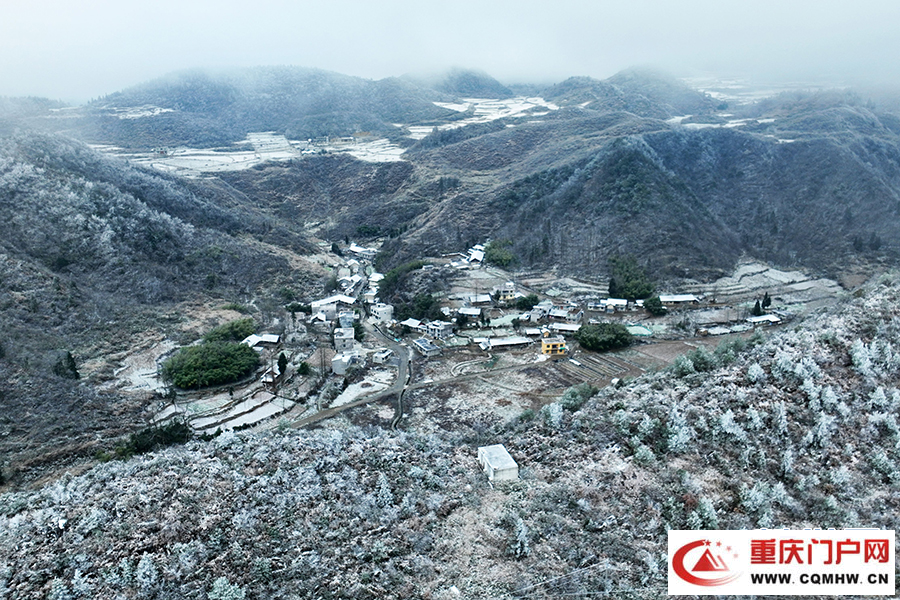 重庆酉阳：雪落天山堡 美景入画来(3)