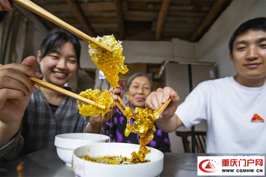 重庆万州:“95后”返乡青年酿出“甜蜜事业”(5) 重庆万州:“95后”返乡青年酿出“甜蜜事业”(5)