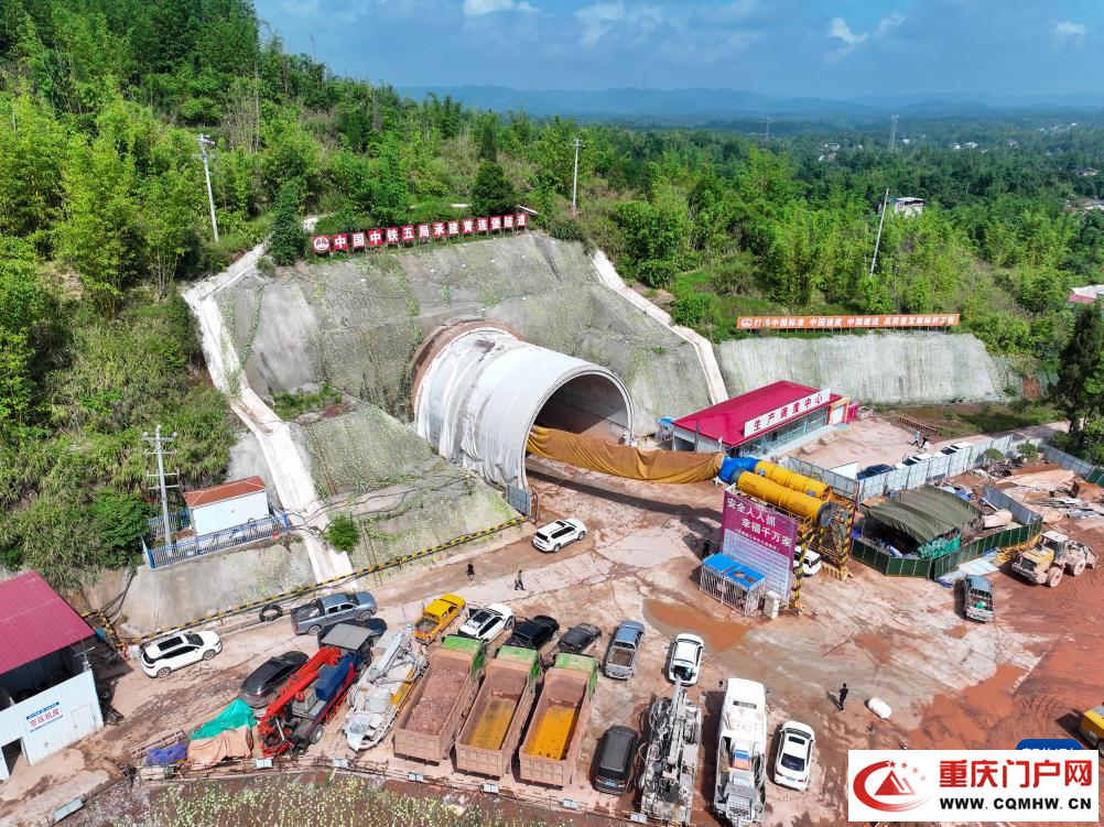 成渝中线高铁建设有序推进(4)