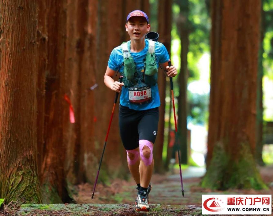 重庆涪陵:千余名越野跑爱好者用脚步丈量武陵地质奇观(2) 重庆涪陵:千余名越野跑爱好者用脚步丈量武陵地质奇观(2)