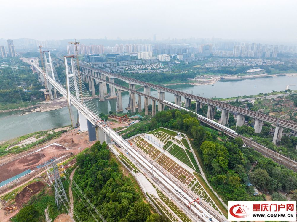 成渝中线高铁全线无砟轨道完工(6)